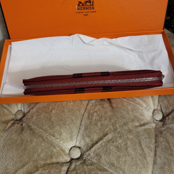 Authentic Fool toe pen pouch in maroon - Picture 5 of 7